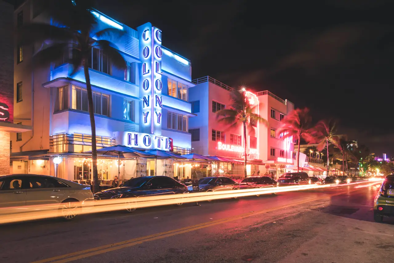 Fine-art photograph, “South Beach Neon, Streetlight Current - 5DM44900.JPG,” from the Florida collection.