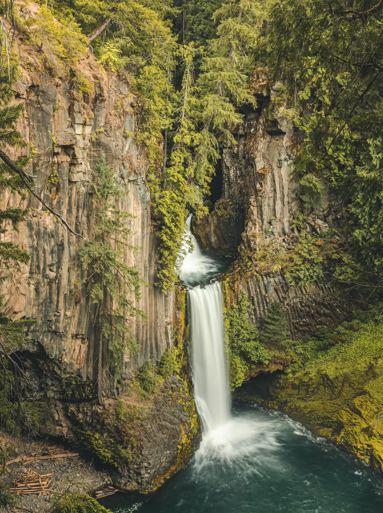 Fine-art photograph, “Waterfall Under the Cliff,” from the Oregon collection.